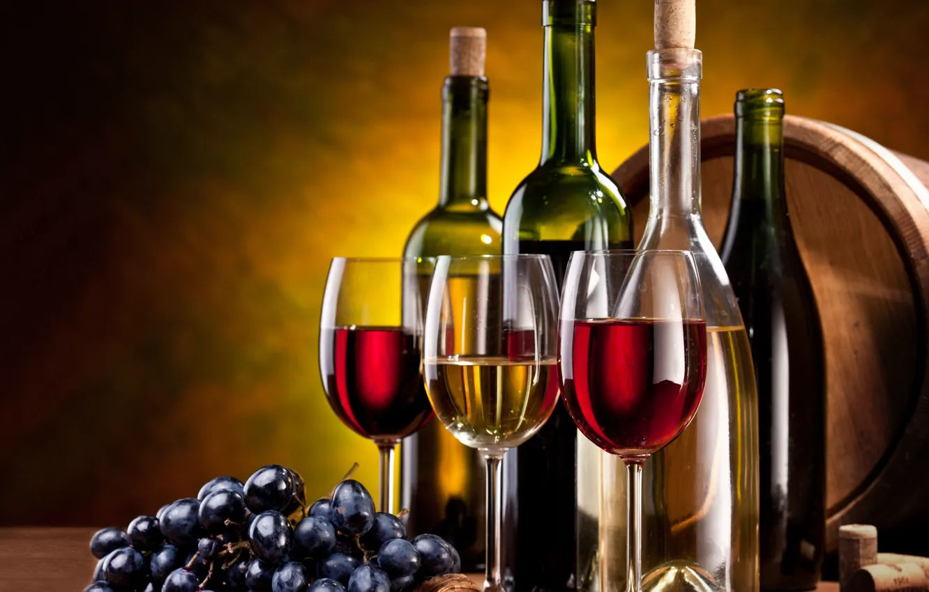 Фото обои вино, красное, белое, бокалы, виноград, гроздь, пробки, бутылки