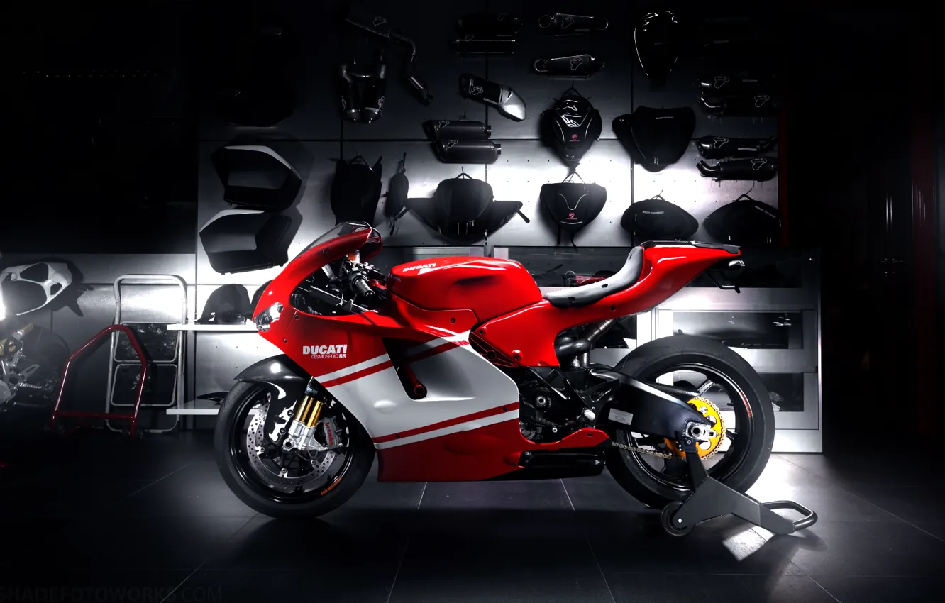 Фото обои red, Ducati, спортбайк, profile, спортивный мотоцикл, Desmosedici