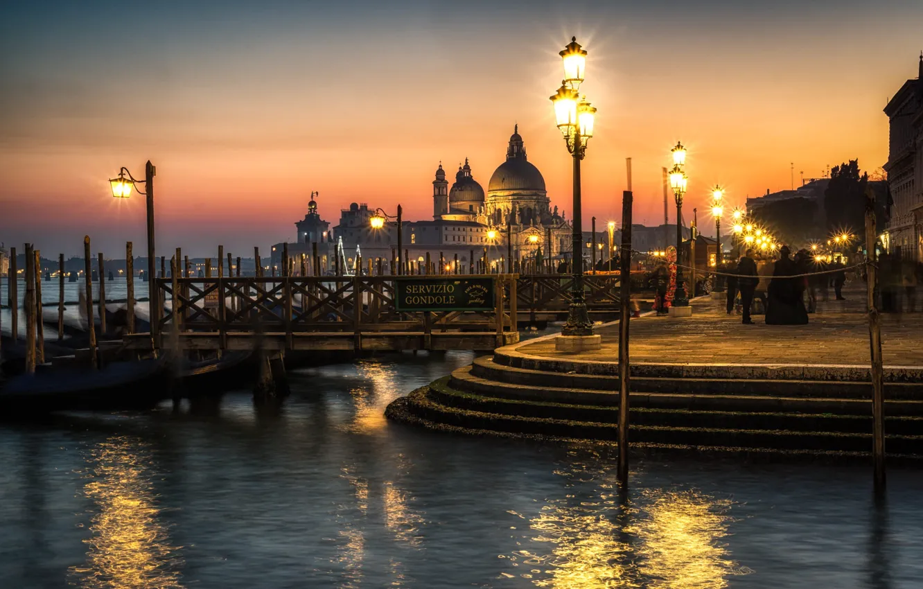 Фото обои вода, город, вечер, освещение, фонари, Италия, Венеция, собор