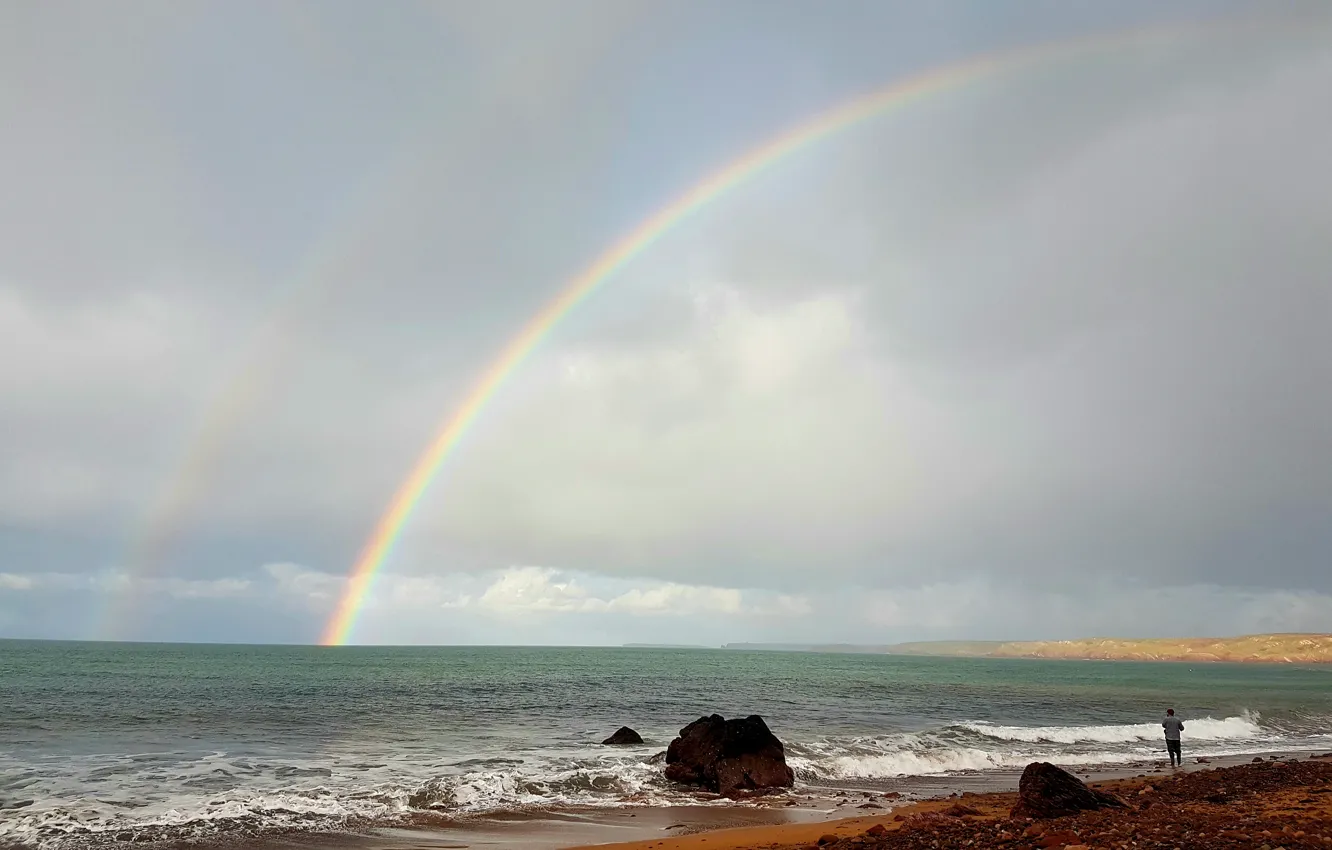 Фото обои море, небо, облака, камни, берег, волна, радуга, rainbow