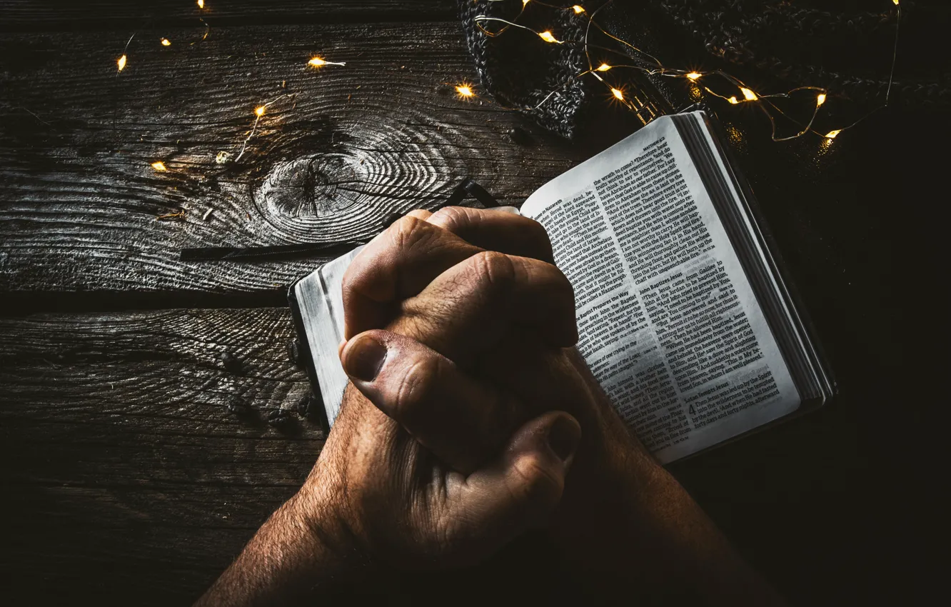 Фото обои Love, Wood, Lights, Christian, God, Hands, Bible, Jesus