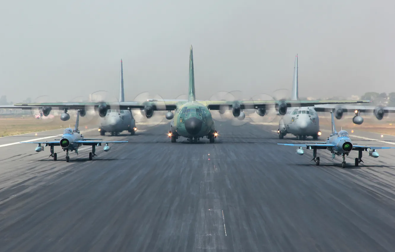 Фото обои авиация, аэродром, Hercules, C-130H, F-7BG, C-130B