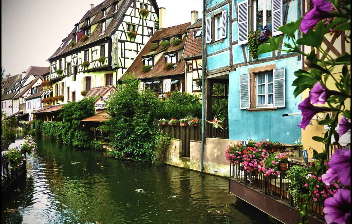 Фото обои Франция, окна, здания, дома, канал, горшки, Страсбург, France