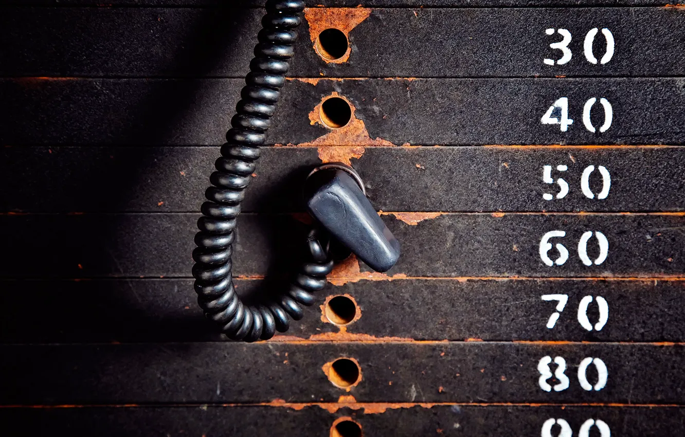 Фото обои metal, numbers, gym, rust, weight