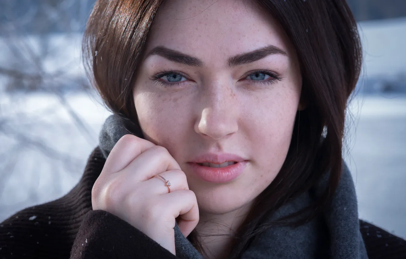 Фото обои зима, взгляд, девушка, снег, крупный план, лицо, портрет, макияж
