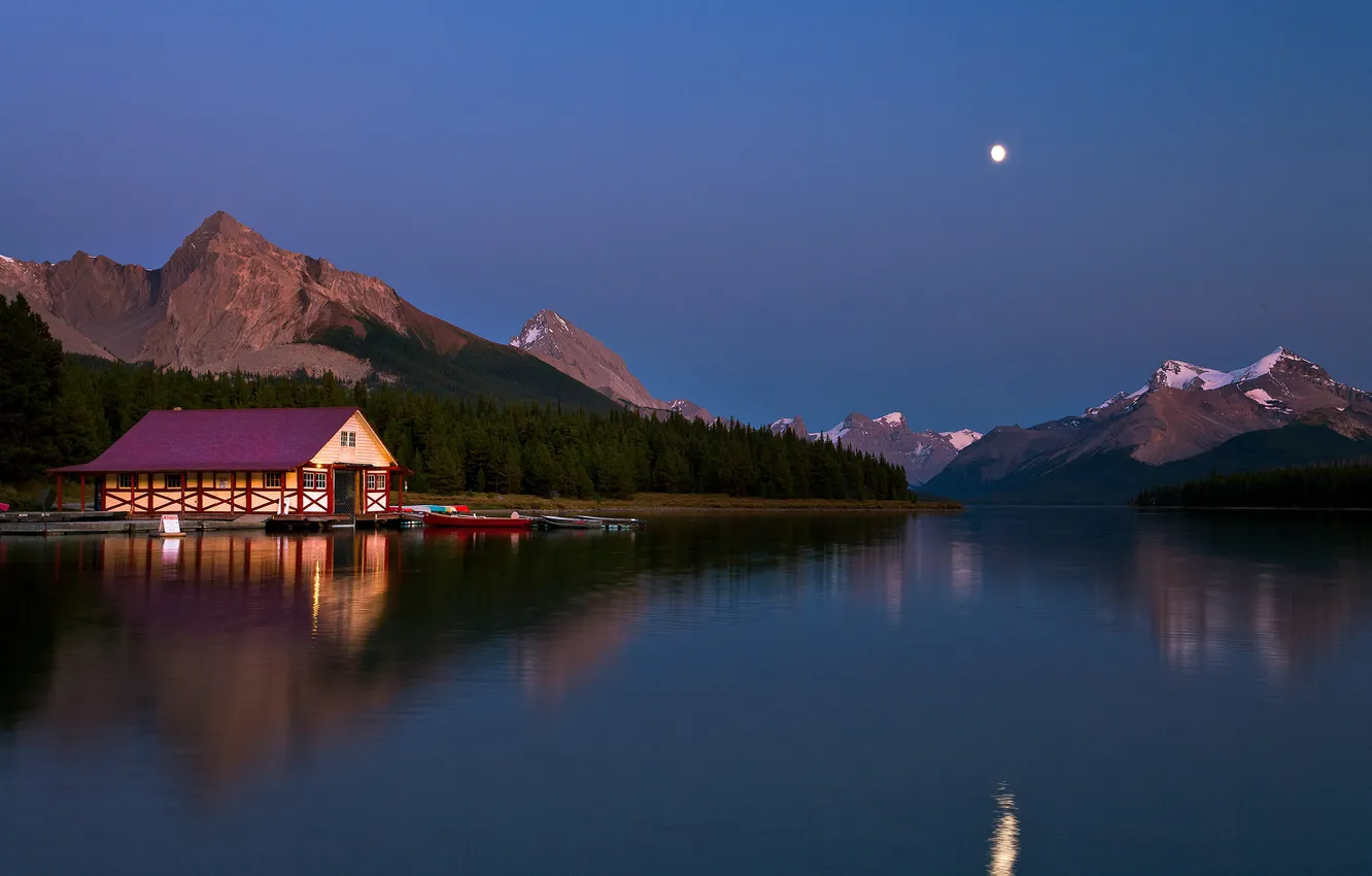 Фото обои небо, горы, озеро, лодки, вечер, Kevin McNeal