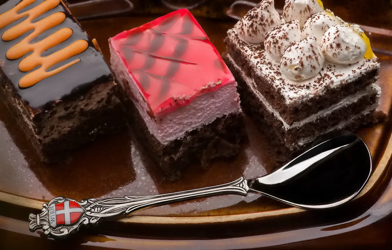 Фото обои белый, красный, шоколад, вкус, коричневый, крем, тортик, мармелад