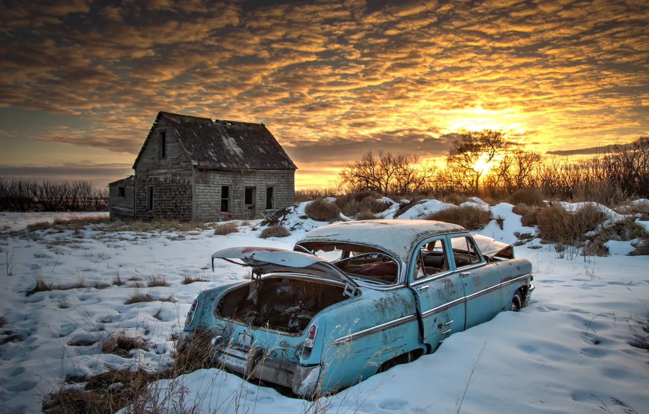 Фото обои машина, снег, закат, дома
