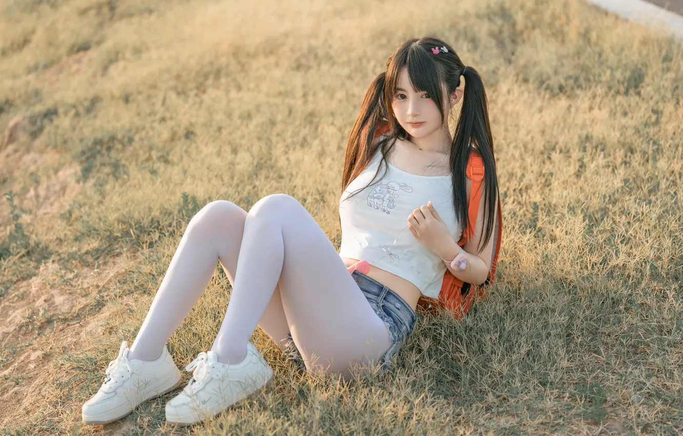 Фото обои трава, teen girl, Sakurai, девушка на траве, asian babe, Cyber ​​Beauties, Red Packet