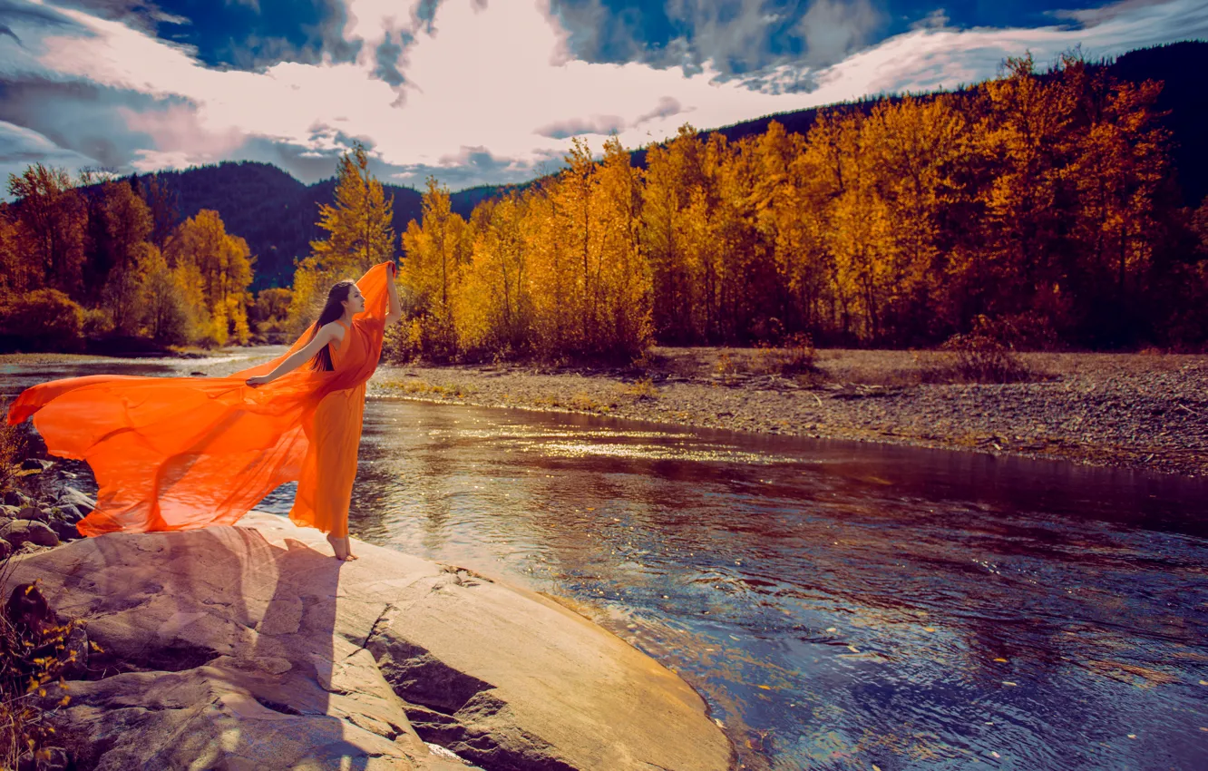 Фото обои осень, девушка, река, платье