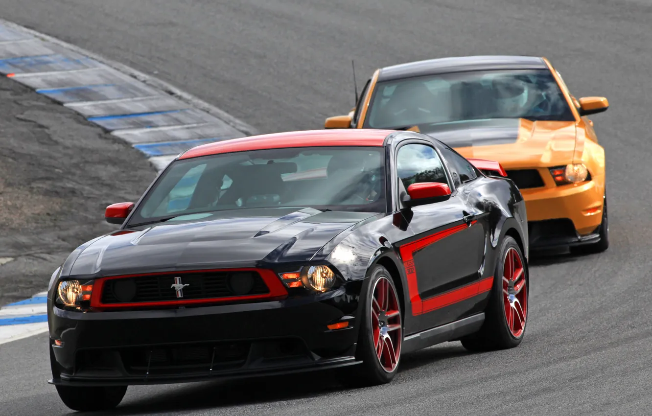 Фото обои оранжевый, чёрный, скорость, Mustang, Ford, мустанг, поворот, Boss 302