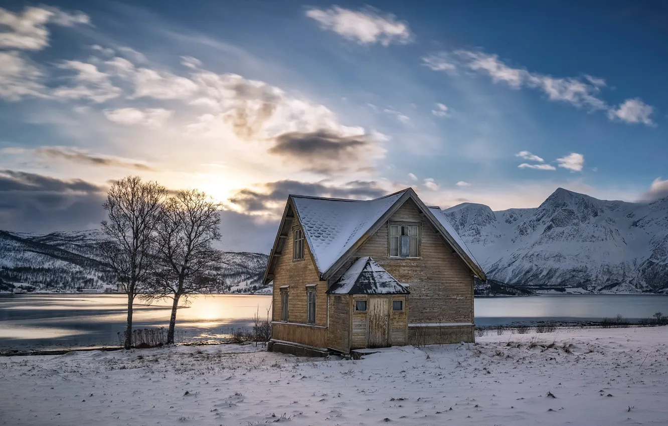 Фото обои зима, горы, озеро, дом