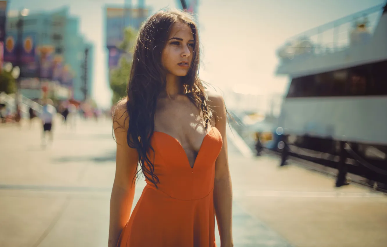 Фото обои грудь, волосы, платье, dress, hair, breasts, оранжевое платье, orange dress