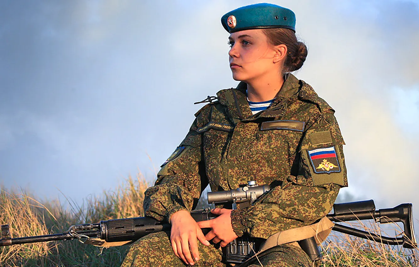Фото обои girl, weapon, pretty, beret, Military Uniform