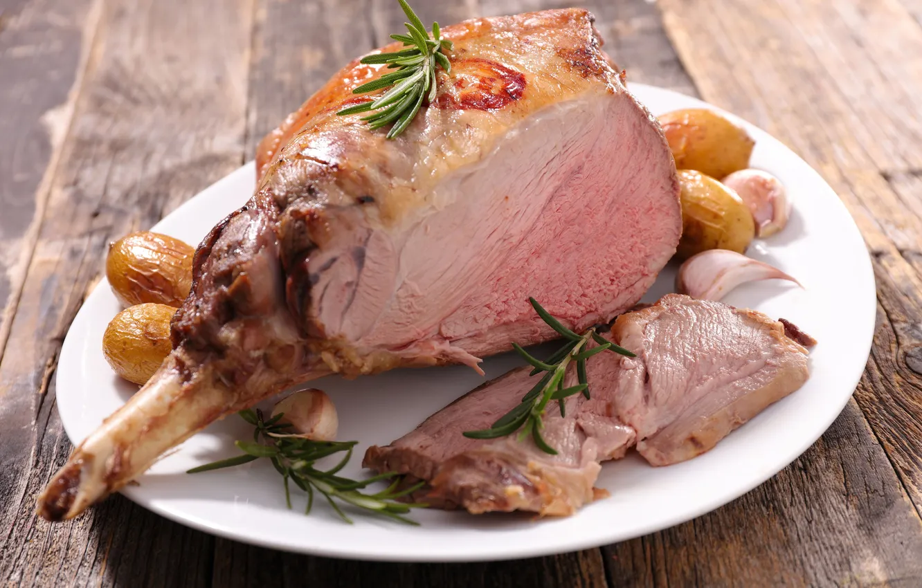 Фото обои holiday, meat, lamb, meal, herb, potato, portion, rosemary