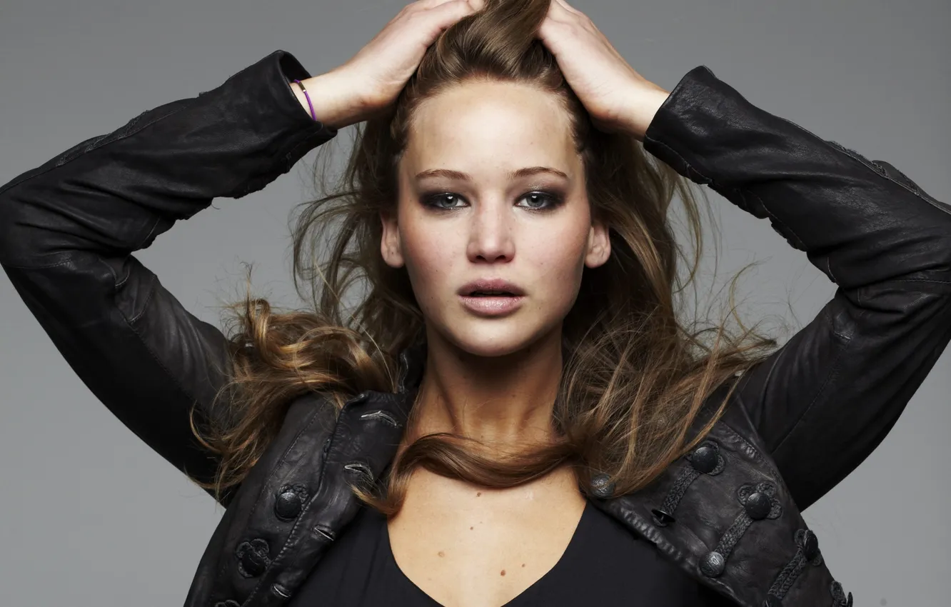 Фото обои взгляд, девушка, лицо, фон, волосы, актриса, куртка, губы