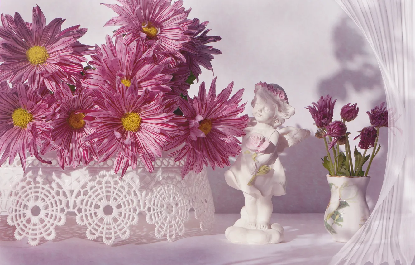 Фото обои цветы, ваза, статуэтка, розовые, хризантемы