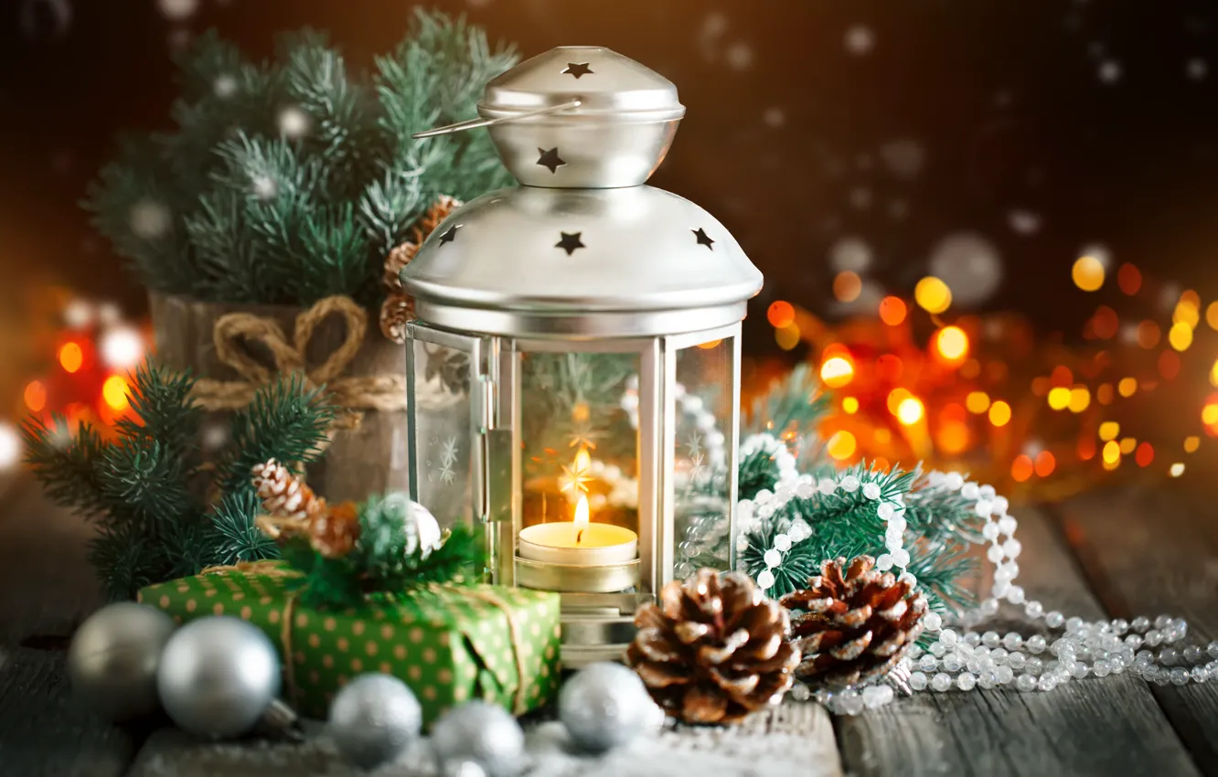 Фото обои праздник, подарок, игрушки, лампа, новый год, рождество, свеча, ветка