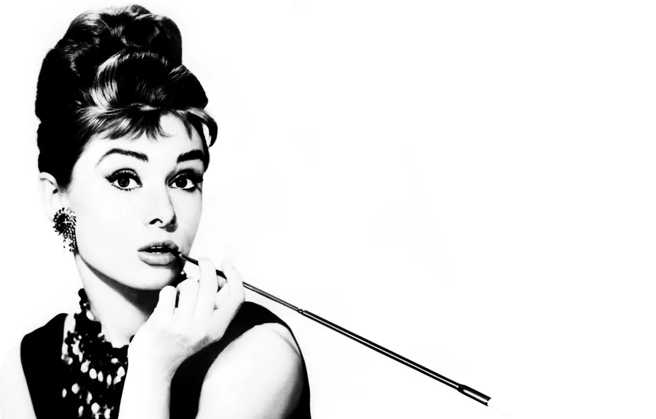 Фото обои девушка, актриса, мундштук, Одри Хепберн, черно-белое фото, Audrey Hepburn, Breakfast at Tiffany's