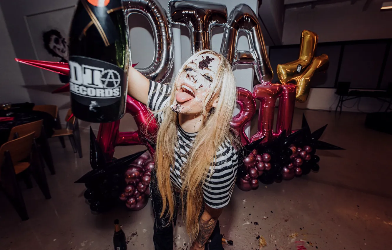 Фото обои wallpaper, avril lavigne, party, dta