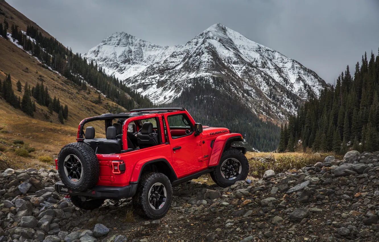 Фото обои снег, красный, камни, склоны, вершины, 2018, Jeep, Wrangler Rubicon