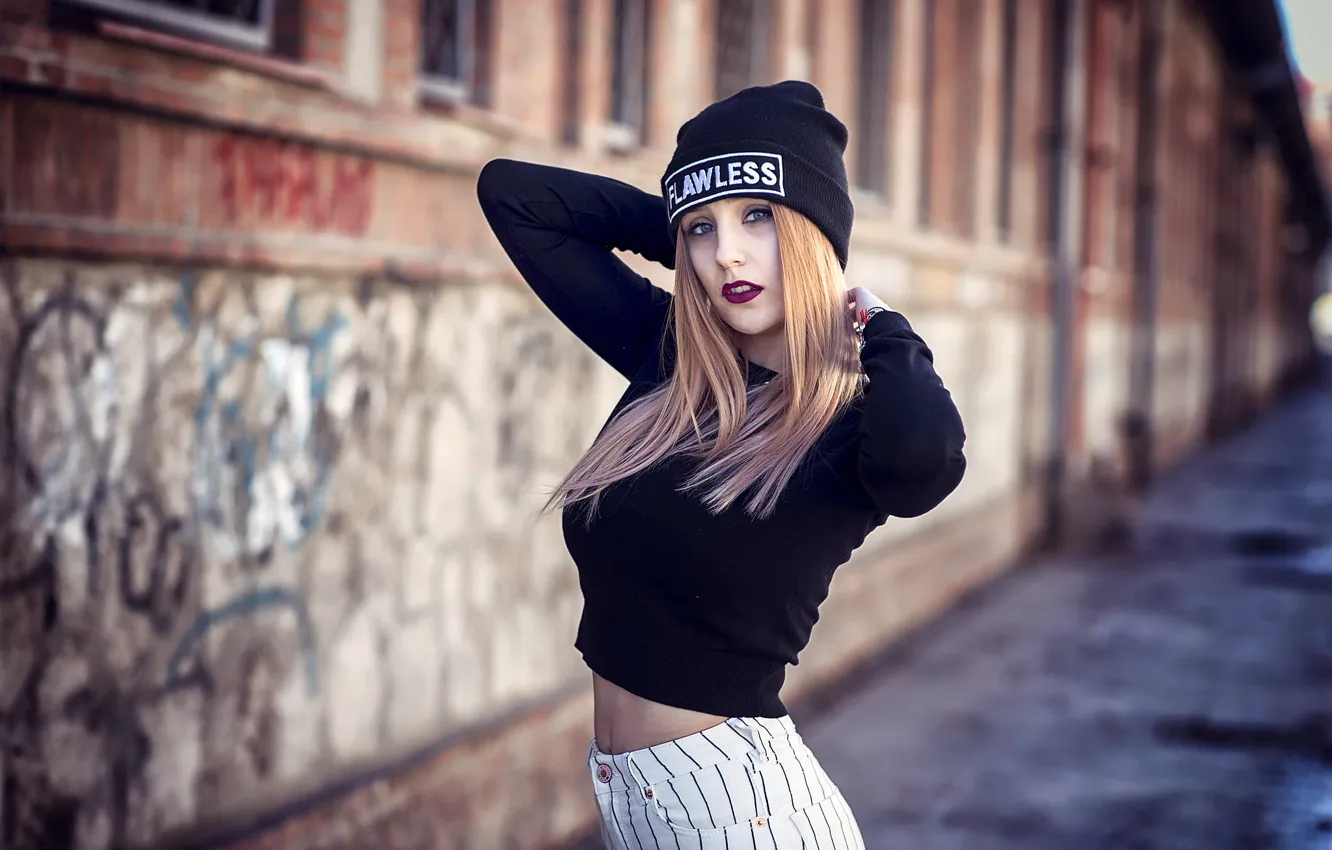 Фото обои девушка, поза, шапочка, боке, Patricia Perez
