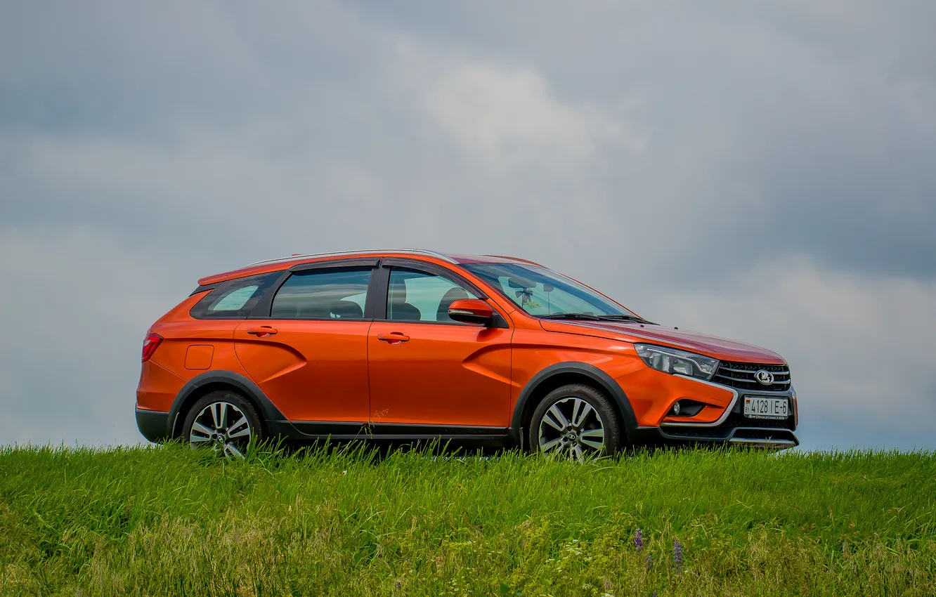 Фото обои машина, природа, оранжевая, марс, lada vesta sw cross