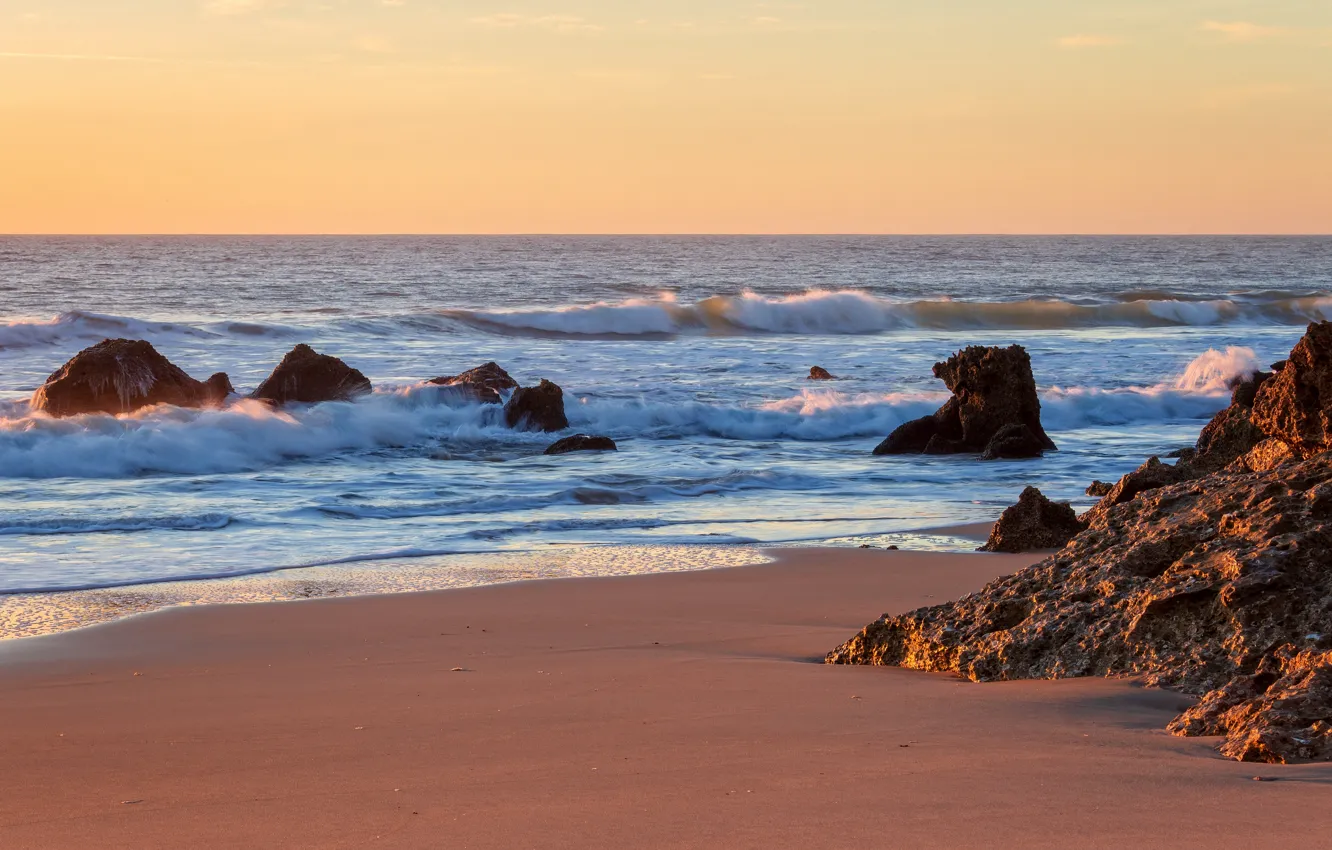 Фото обои песок, море, волны, пляж, лето, небо, закат, камни