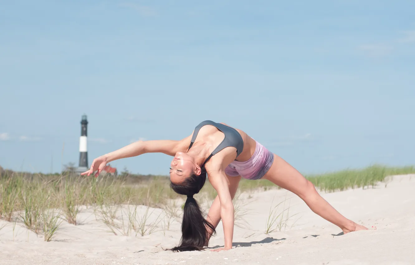 Фото обои sand, pose, workout, yoga