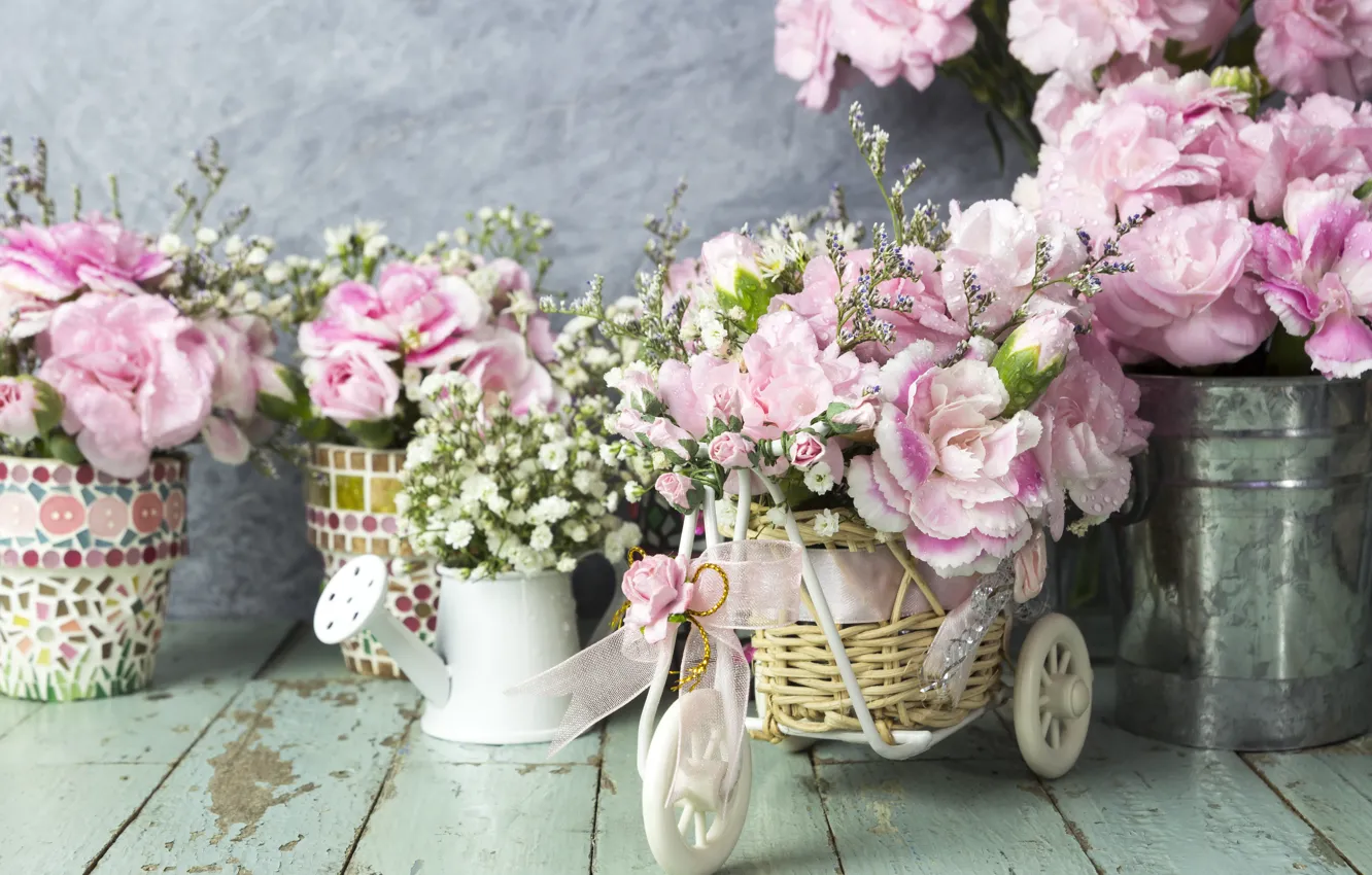 Фото обои цветы, лепестки, ведро, розовые, vintage, wood, pink, flowers