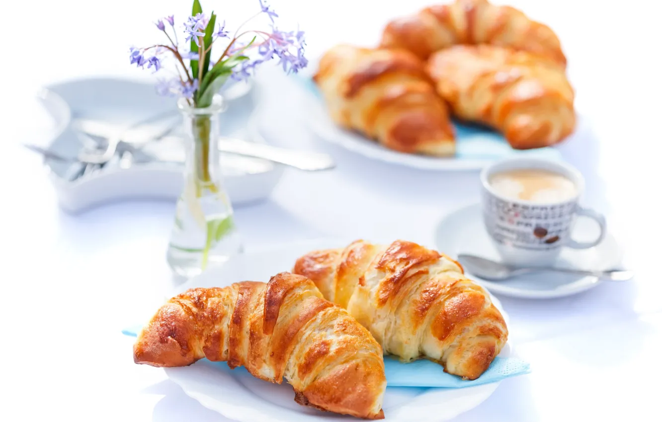 Фото обои цветы, кофе, завтрак, выпечка, cup, coffee, круассаны, croissant