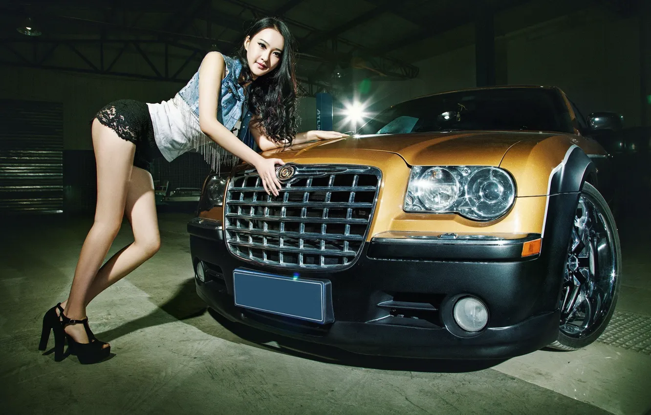 Фото обои авто, взгляд, Девушки, Chrysler, азиатка, красивая девушка