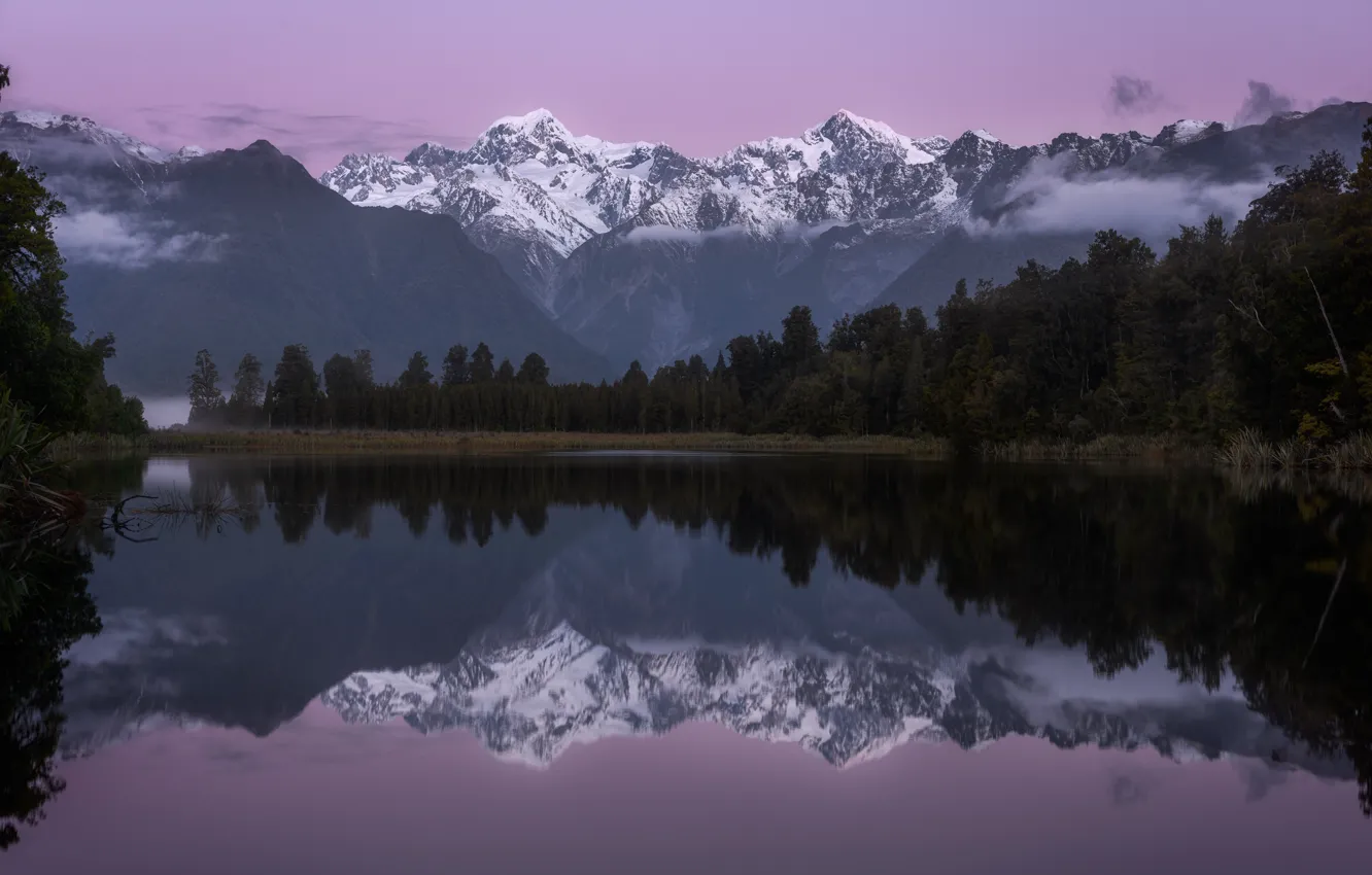Фото обои лес, горы, отражение, вечер, водоем