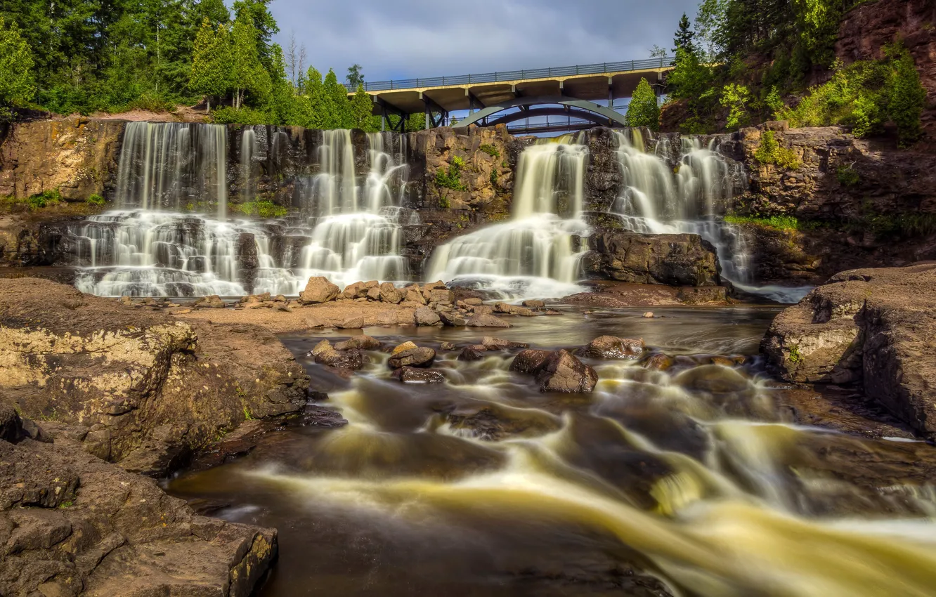 Фото обои солнце, деревья, мост, камни, водопад, США, речка, Minneopa State Park