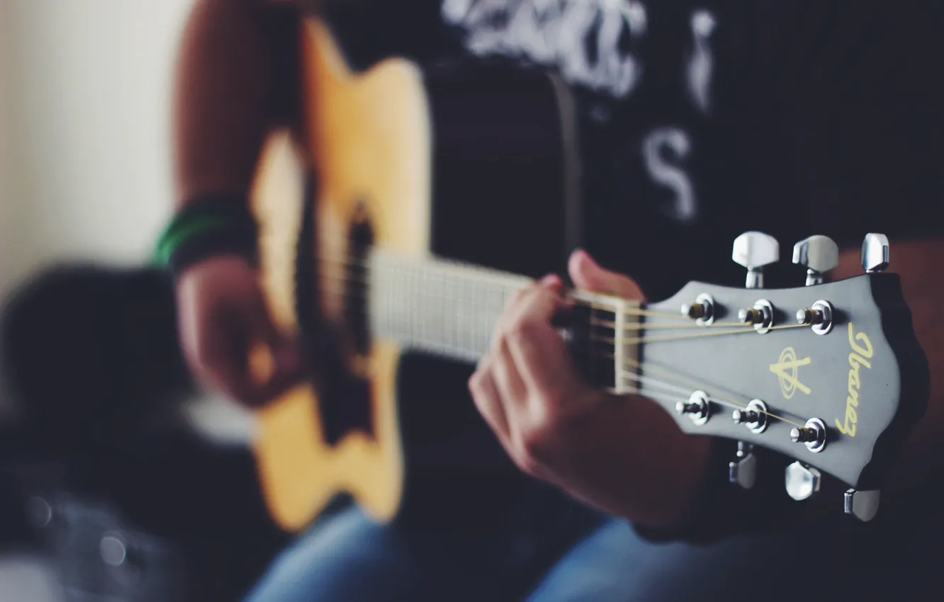 Фото обои гитара, струны, руки, играет, музыкальный инструмент