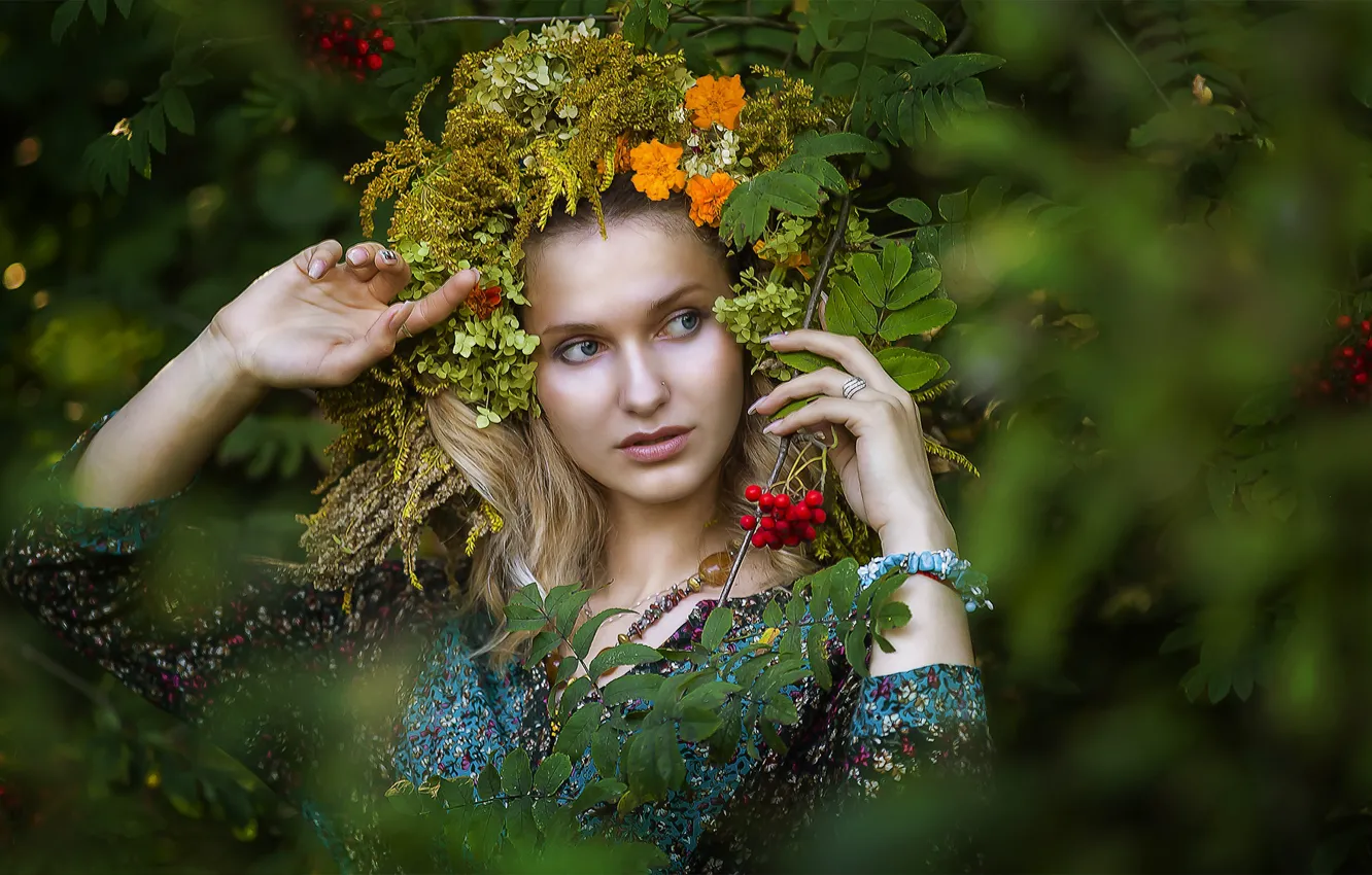Фото обои лето, взгляд, девушка, цветы, природа, макияж, блондинка, травы
