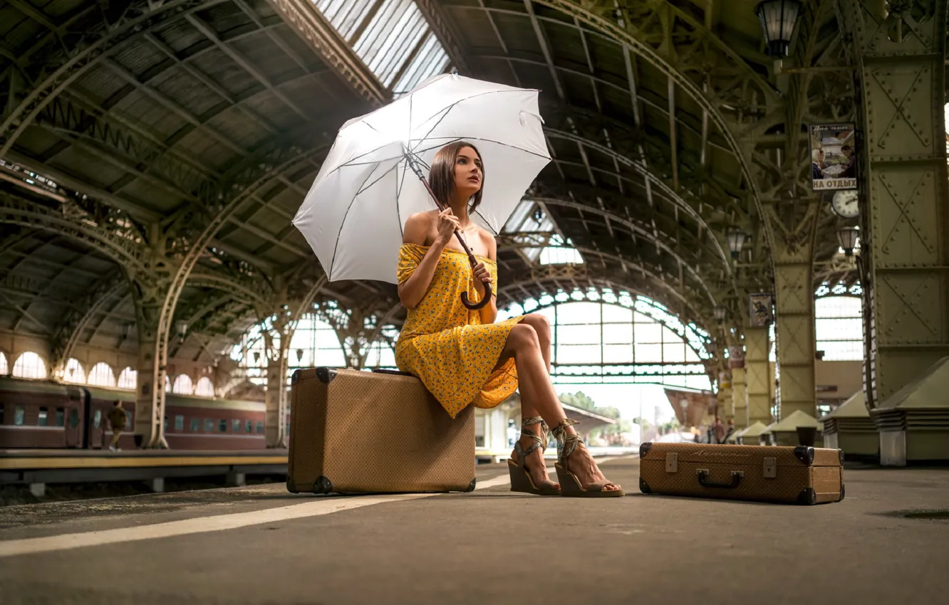Фото обои взгляд, девушка, поза, вокзал, зонт, платье, Антипин Денис