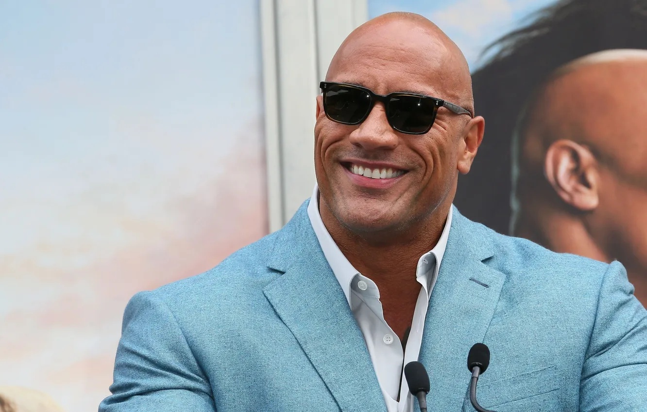Фото обои улыбка, портрет, очки, костюм, актёр, Дуэйн Джонсон, Dwayne Johnson
