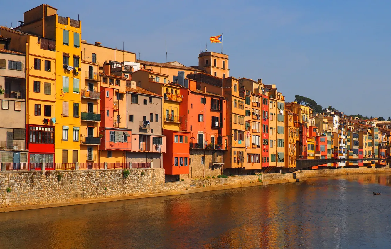 Фото обои небо, река, окна, дома, colorful, Испания, Каталония, Girona