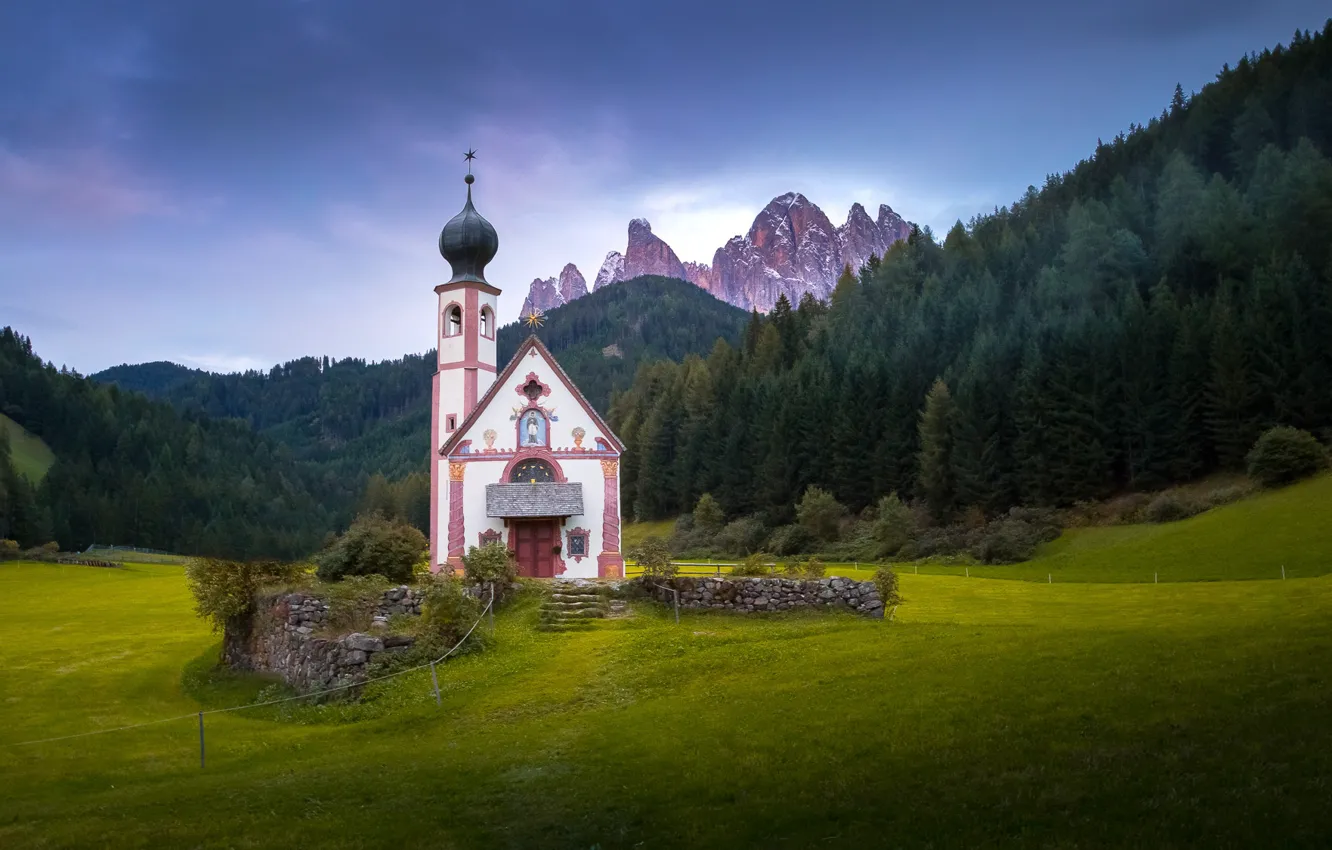 Фото обои лес, горы, долина, Италия, церковь, часовня, Italy, Доломитовые Альпы