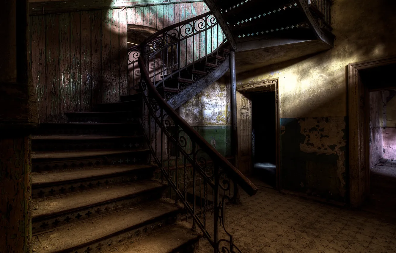 Фото обои стена, пыль, лестница, заброшенный