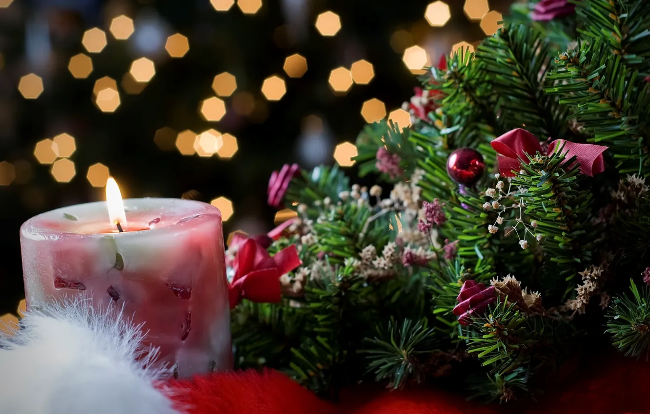 Фото обои огни, настроение, праздник, игрушки, елка, новый год, свеча, гирлянда