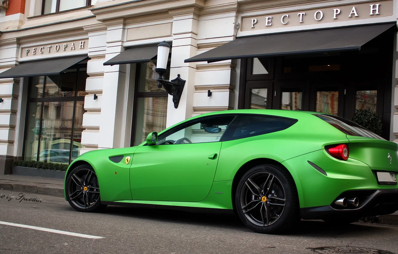 Фото обои зеленый, москва, ресторан, Ferrari, суперкар, мат