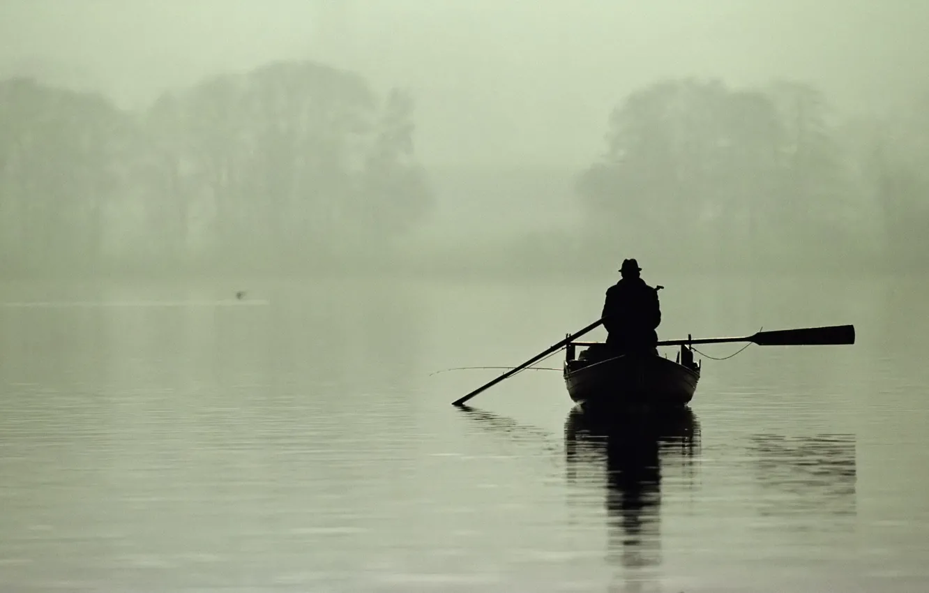 Фото обои туман, озеро, лодка, рыбак, утро