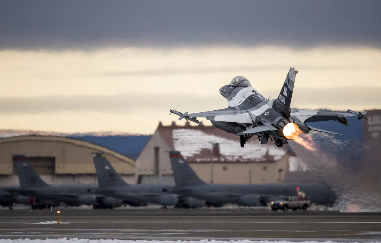 Фото обои истребитель, F-16, Fighting Falcon, многоцелевой, «Файтинг Фалкон»
