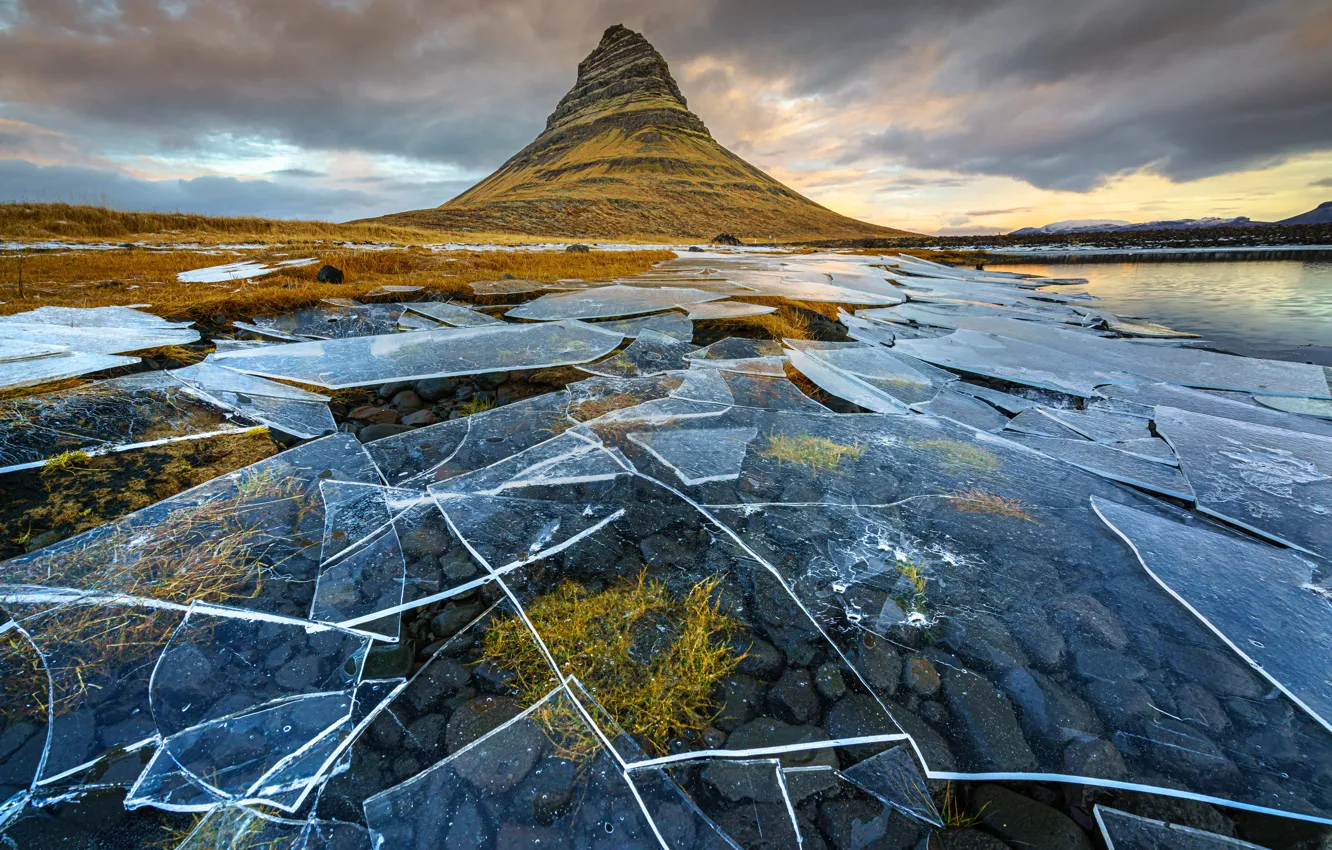 Фото обои Iceland, Kirkjufell, Snæfellsnes Peninsula