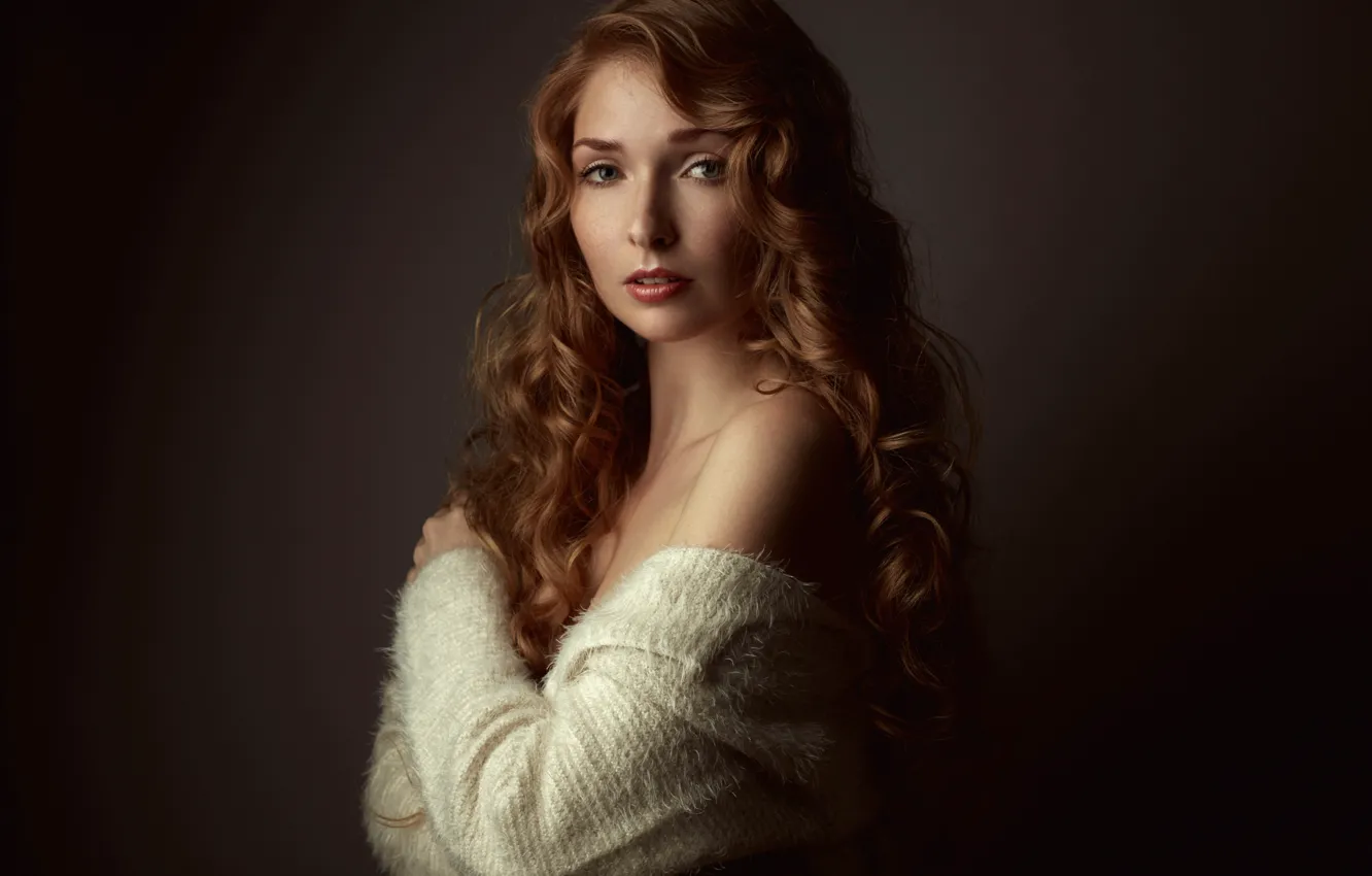Фото обои взгляд, девушка, волосы, красотка, кудри