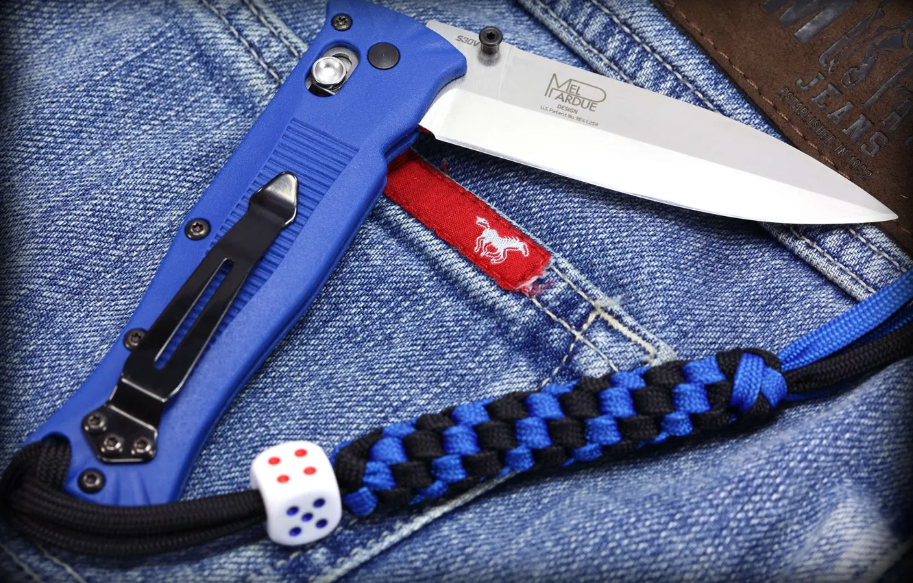 Фото обои нож, шнур, s30v, складной, темляк, benchmade, игральная кость, mel pardue