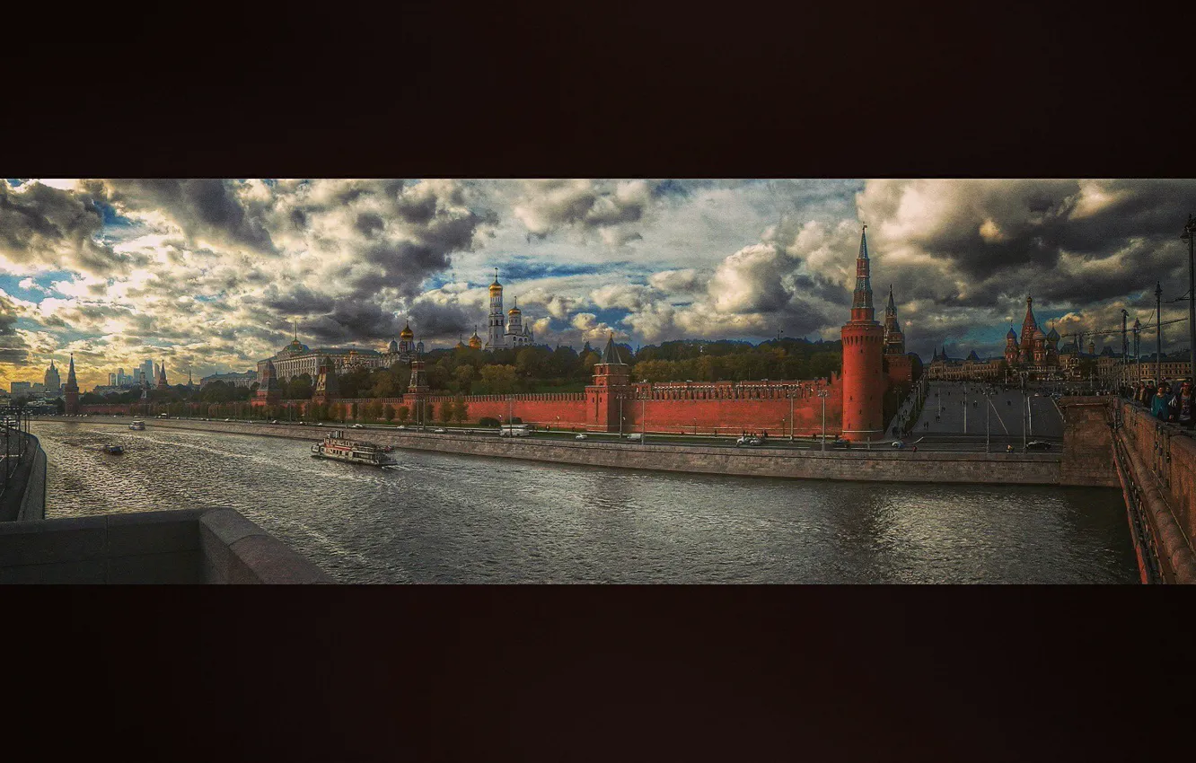 Фото обои дорога, небо, Осень, панорама, Москва, Красная площадь, катера, москва-река