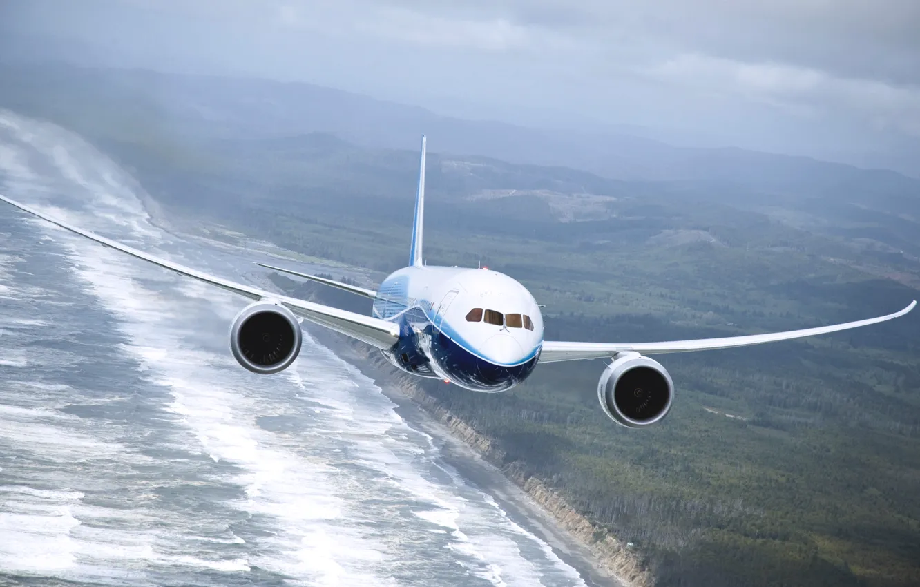 Фото обои Море, Самолет, Земля, Boeing, Боинг, 737, В Воздухе, Летит
